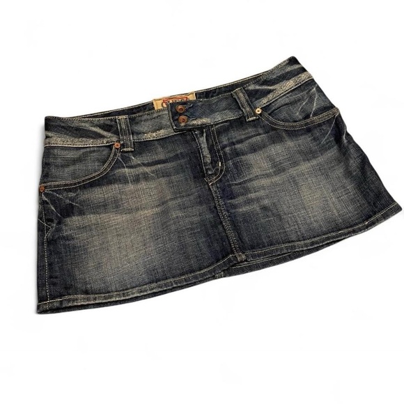 GUESS - Picture 1 of 6